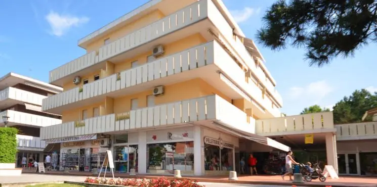 Passeggiata apartmanházak/ Lido dei Pini