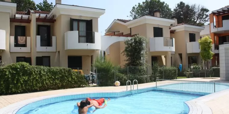 Clio villaggio/ Pineda_0